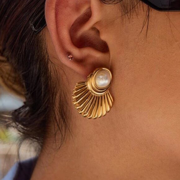 NWOT Anthropologie Pearl Seashell Earrings - Picture 3 of 5